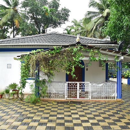 Casa Dcm And Esmeralda - Villa'S And Lake View Rooms In Bambolim With Swimming Pool Acces Exterior photo