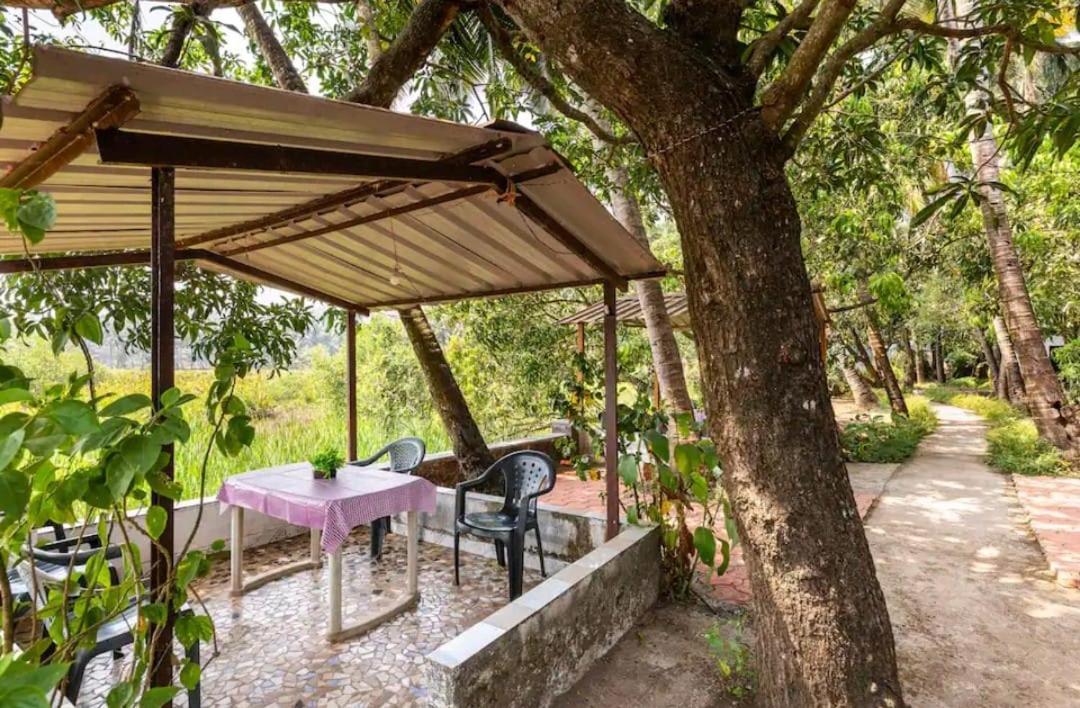 Casa Dcm And Esmeralda - Villa'S And Lake View Rooms In Bambolim With Swimming Pool Acces Exterior photo