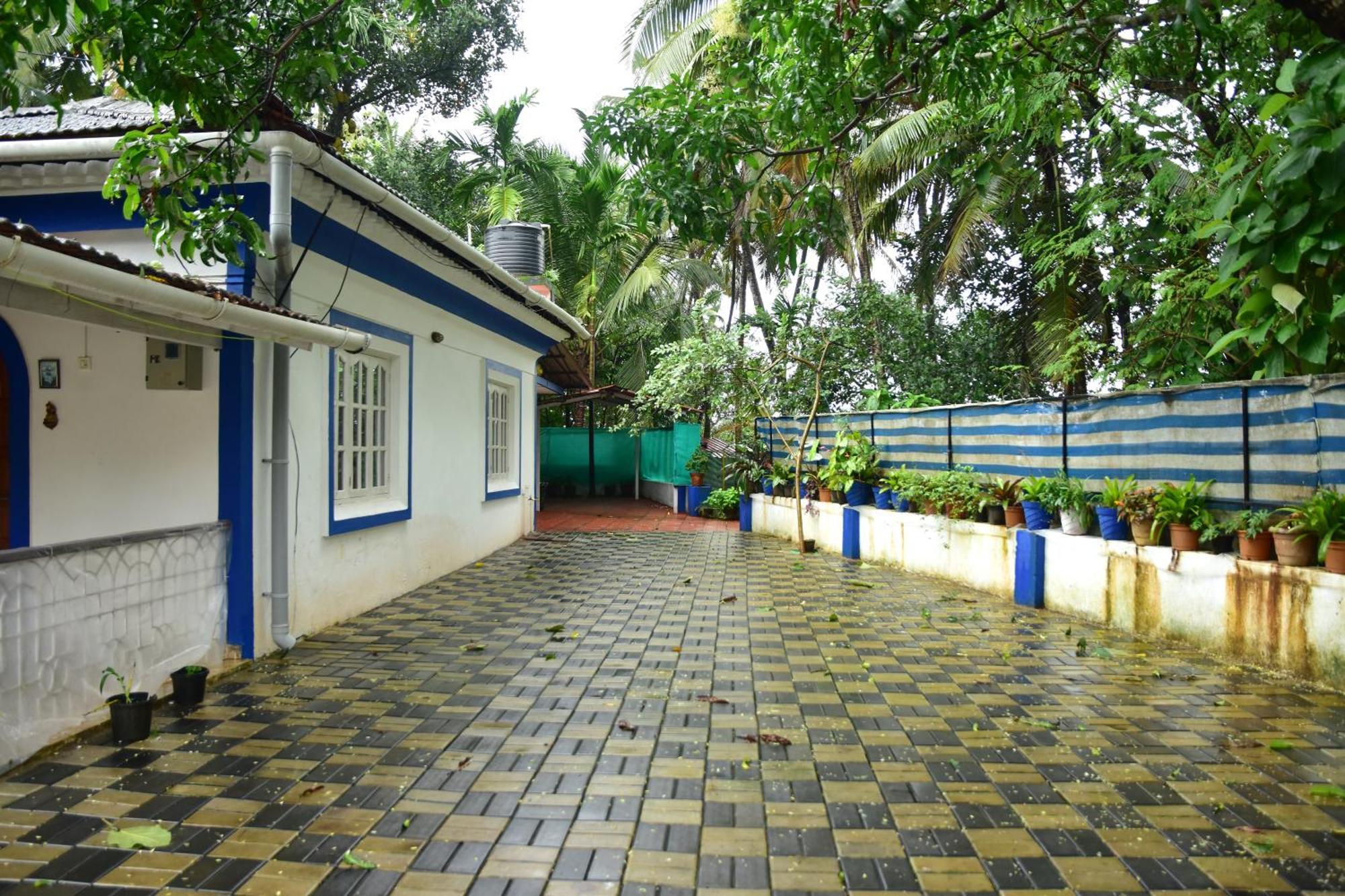 Casa Dcm And Esmeralda - Villa'S And Lake View Rooms In Bambolim With Swimming Pool Acces Exterior photo